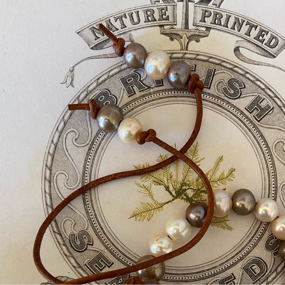 Simply Gorgeous Multi Freshwater Pearls On High Quality Leather Cord - Picture 4 of 8